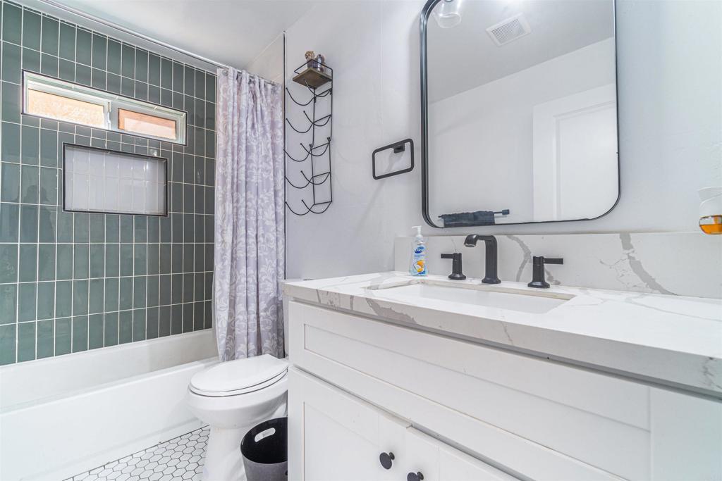 1607 Pentecost Way 2