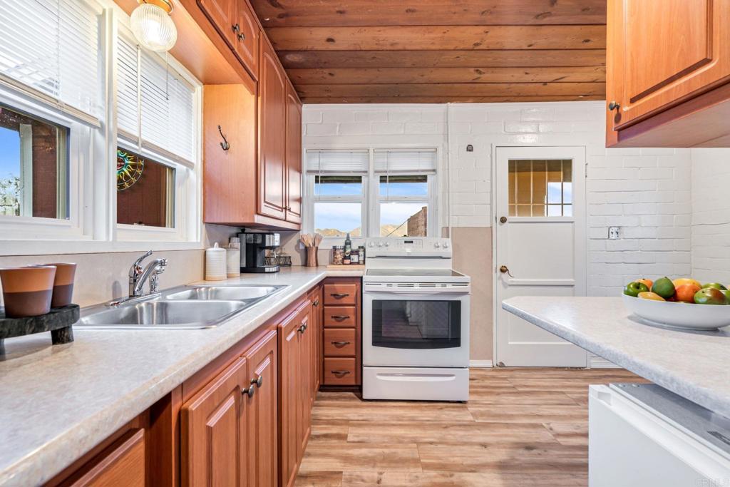 8760 Golden Ridge Road