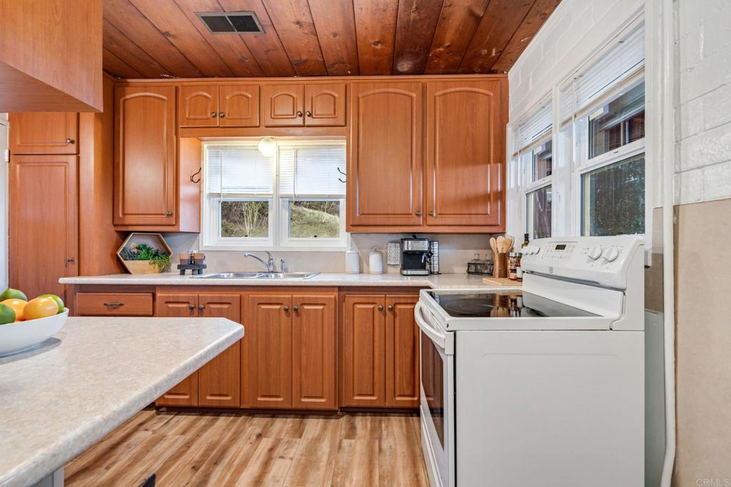 8760 Golden Ridge Road