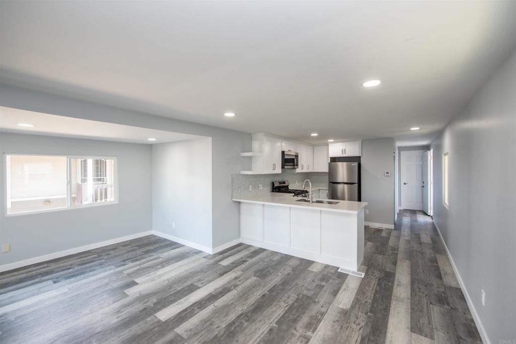 255 E Bradley Ave 11