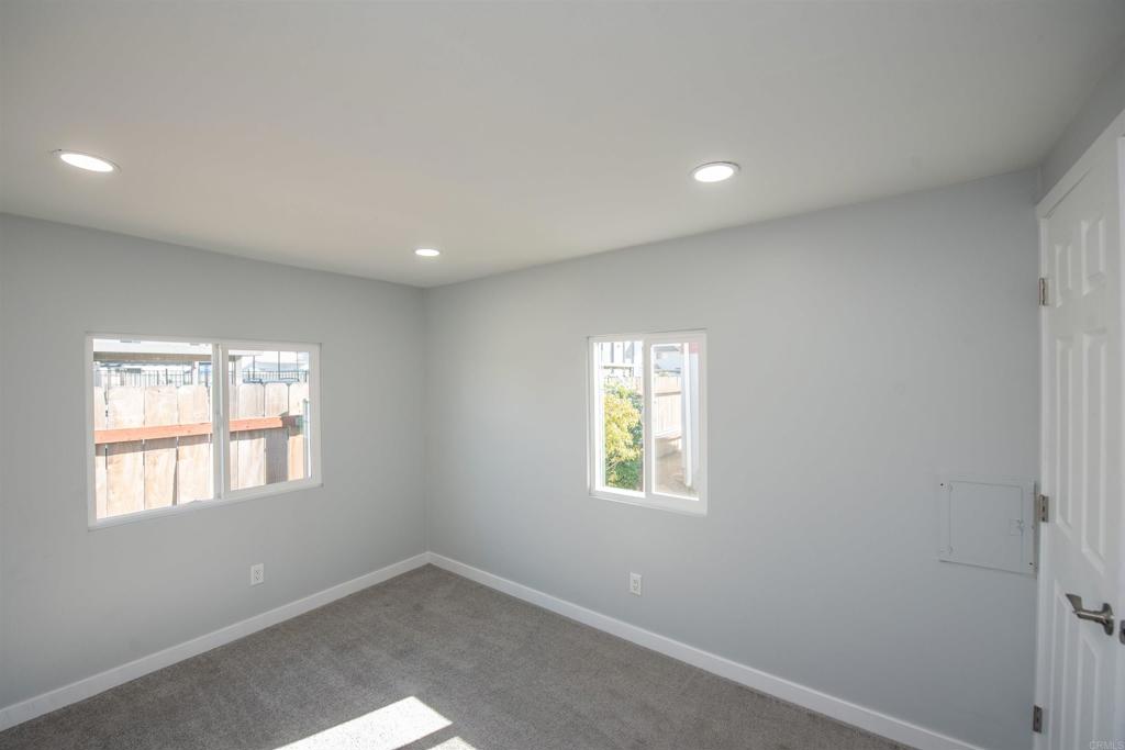 255 E Bradley Ave 11