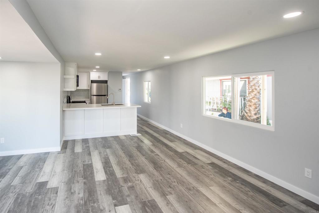 255 E Bradley Ave 11