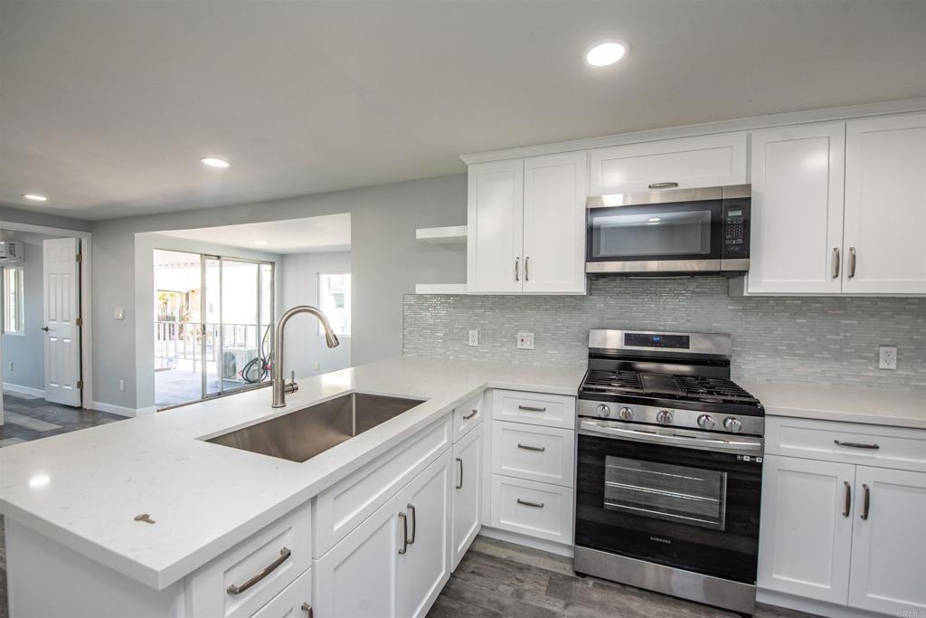 255 E Bradley Ave 11