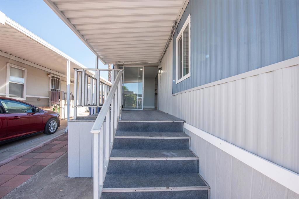 255 E Bradley Ave 11