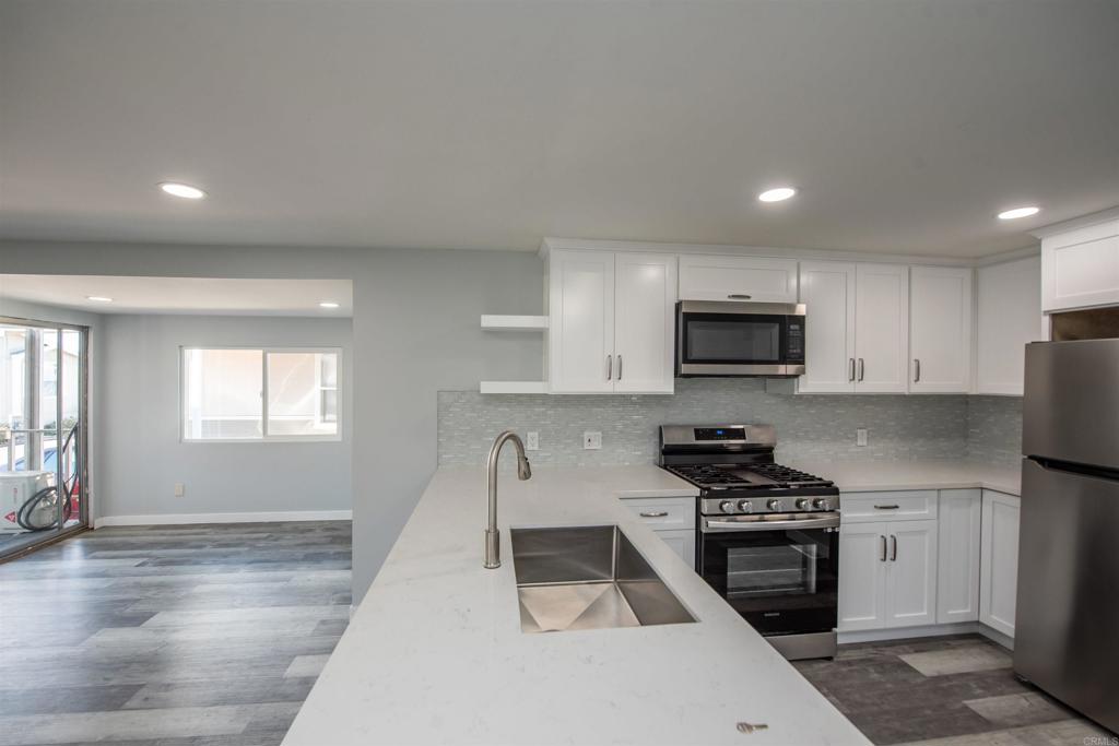 255 E Bradley Ave 11