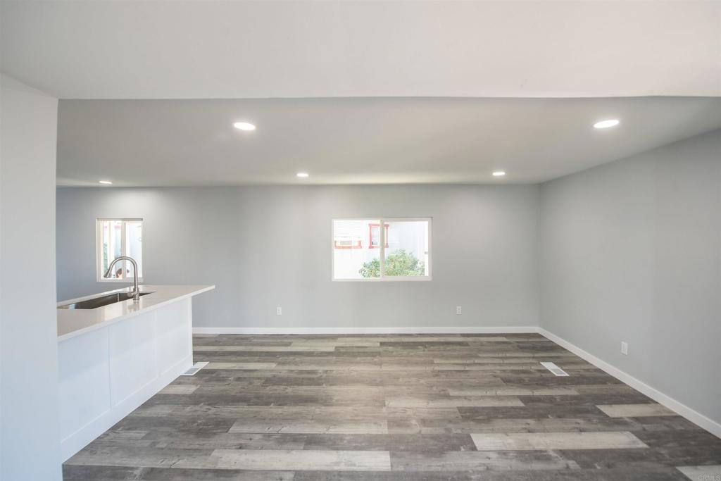 255 E Bradley Ave 11