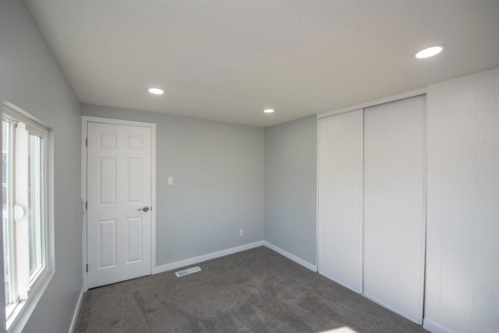 255 E Bradley Ave 11