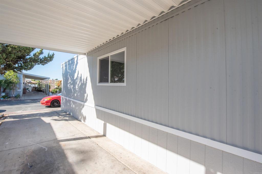 255 E Bradley Ave 11