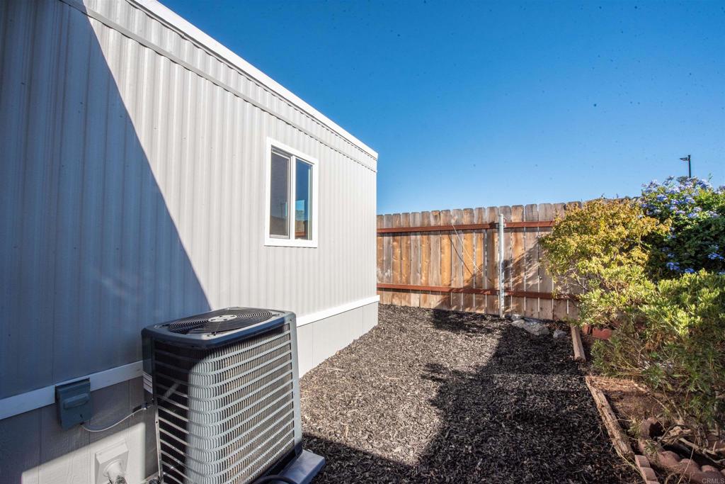 255 E Bradley Ave 11