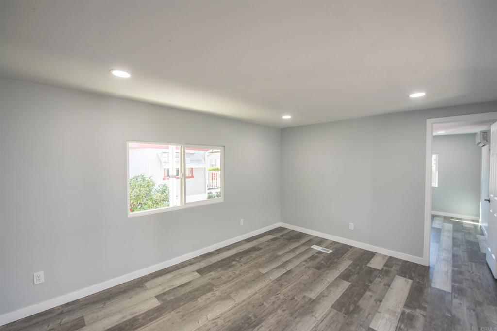 255 E Bradley Ave 11