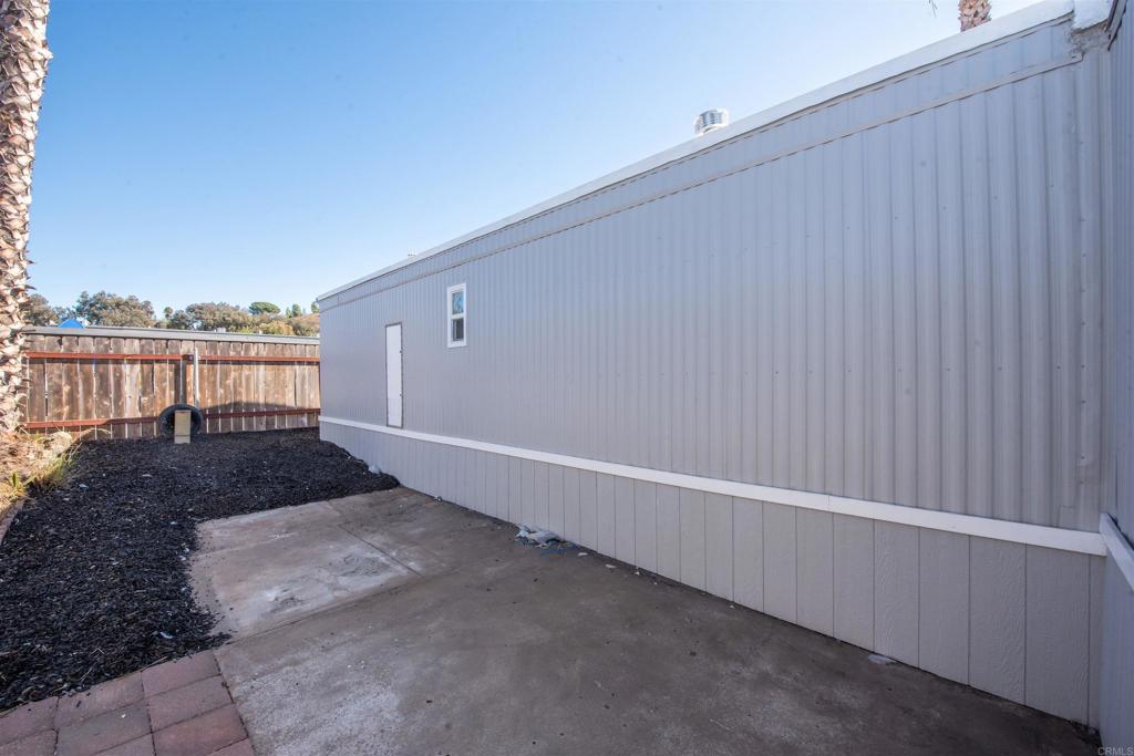 255 E Bradley Ave 11