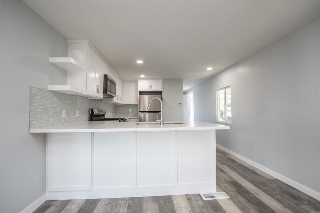 255 E Bradley Ave 11