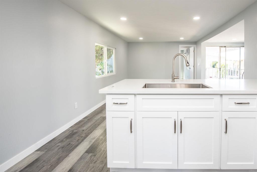 255 E Bradley Ave 11