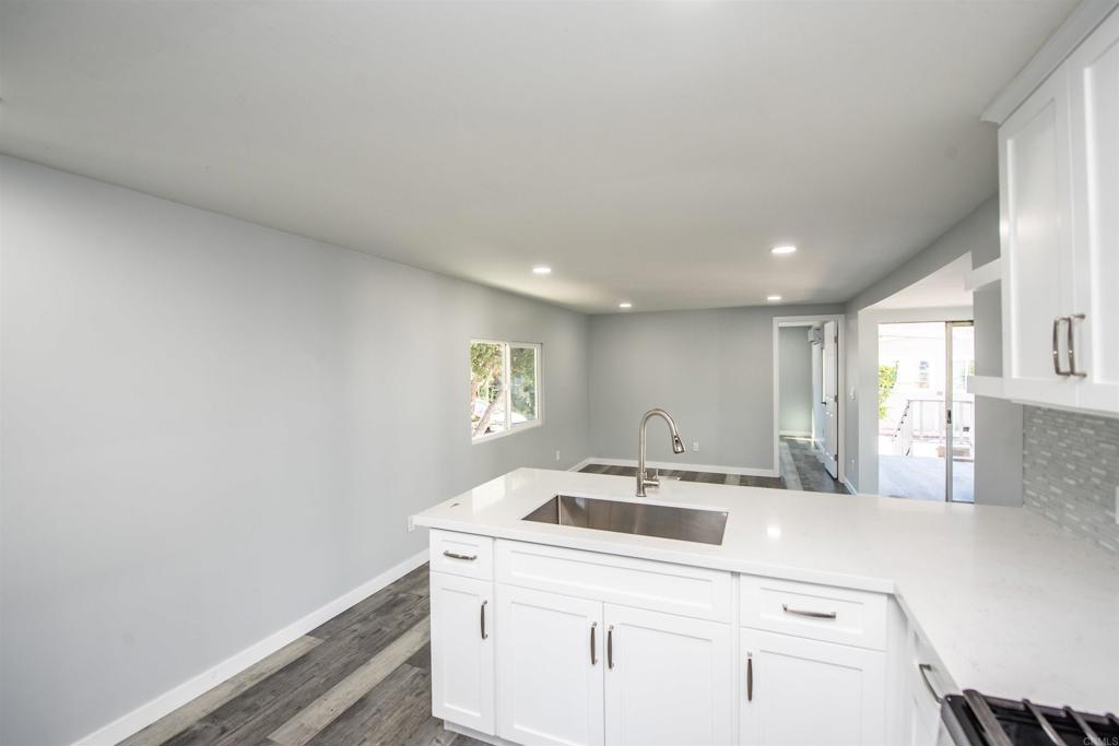 255 E Bradley Ave 11