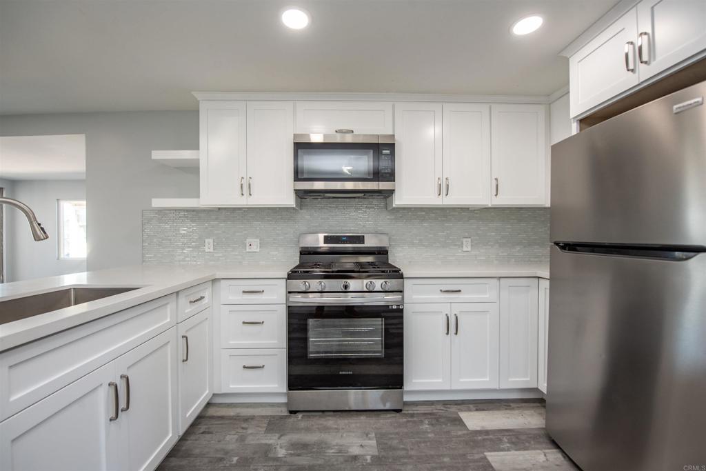 255 E Bradley Ave 11