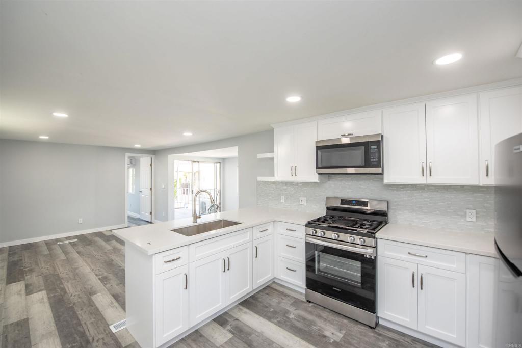 255 E Bradley Ave 11