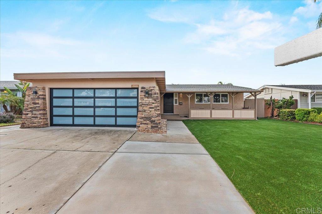 8611 Carlton Oaks Dr