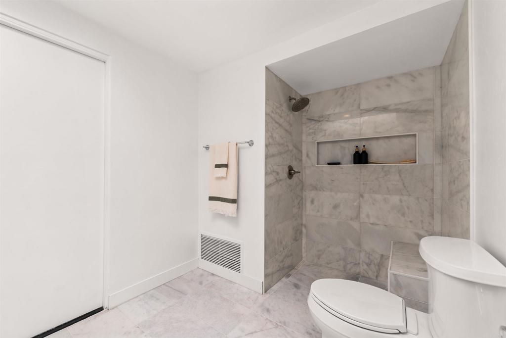 3621 Vista Campana S 24