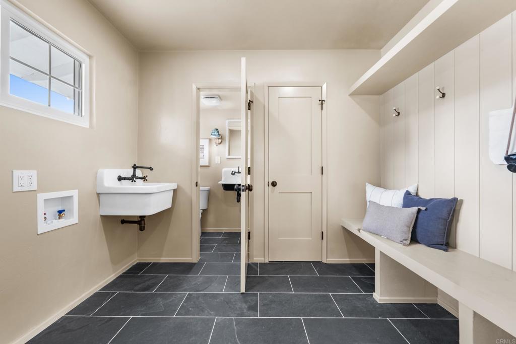 1501 Chatsworth Boulevard