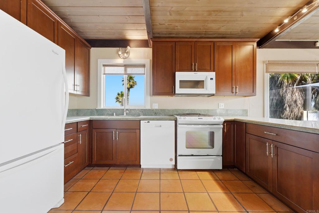 1550 Seacoast Drive A