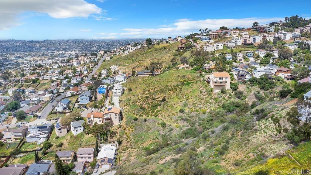 1435 39 Capistrano Ave