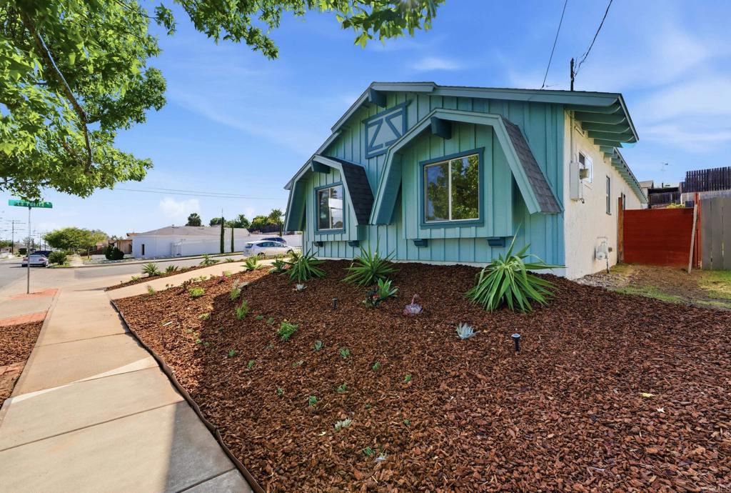 1808 El Prado Avenue