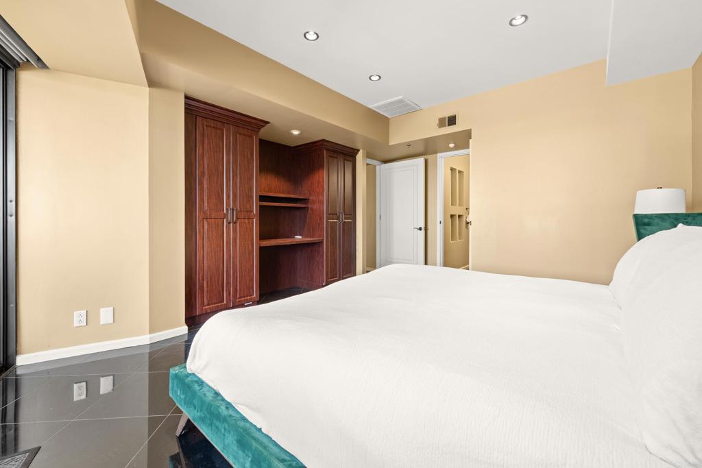 200 Harbor Drive 803