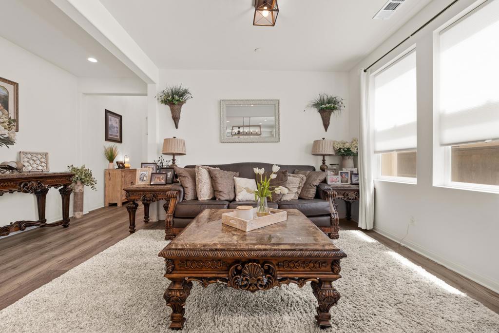 921 Camino Aldea