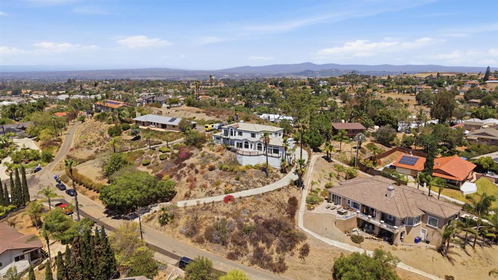 1522 Maxwell Lane