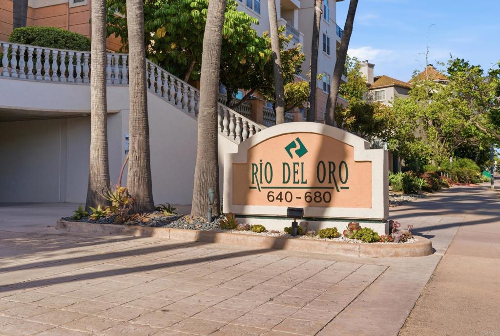 680 Camino De La Reina