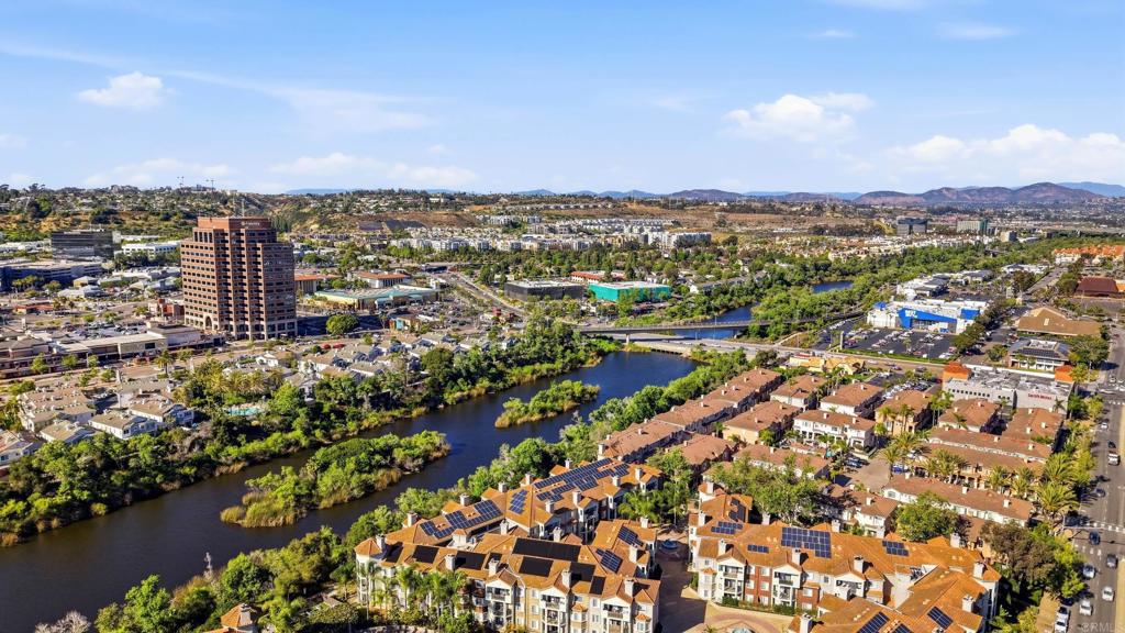 680 Camino De La Reina