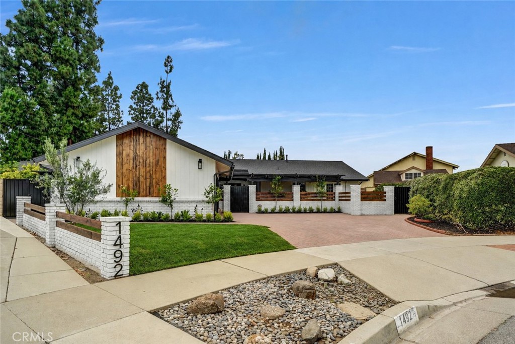 1492 N Kathleen