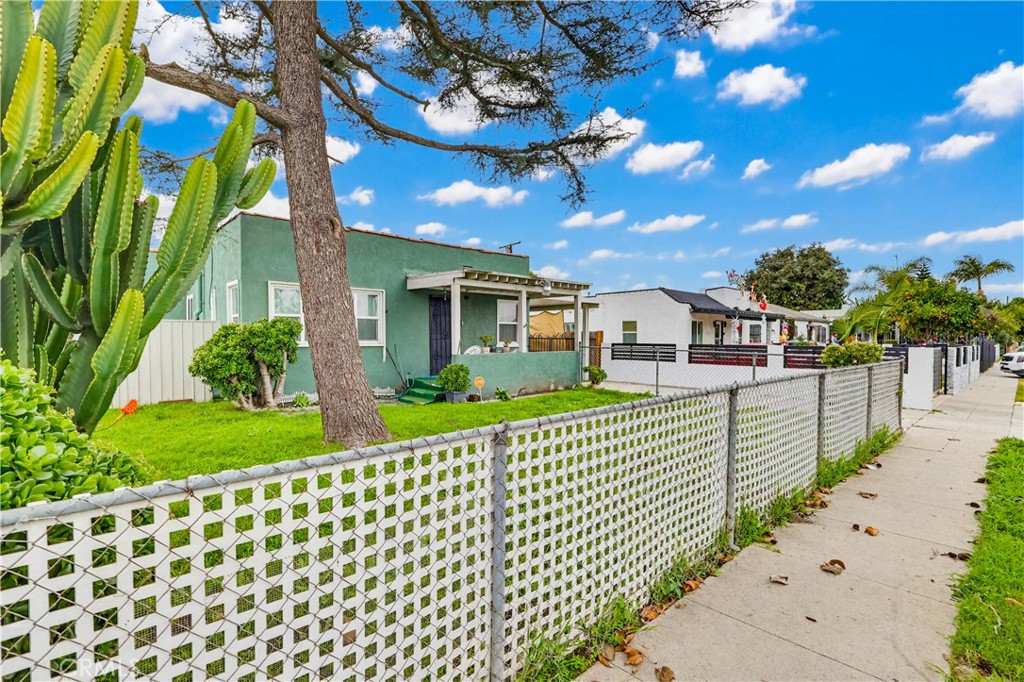 924 W 134th Place