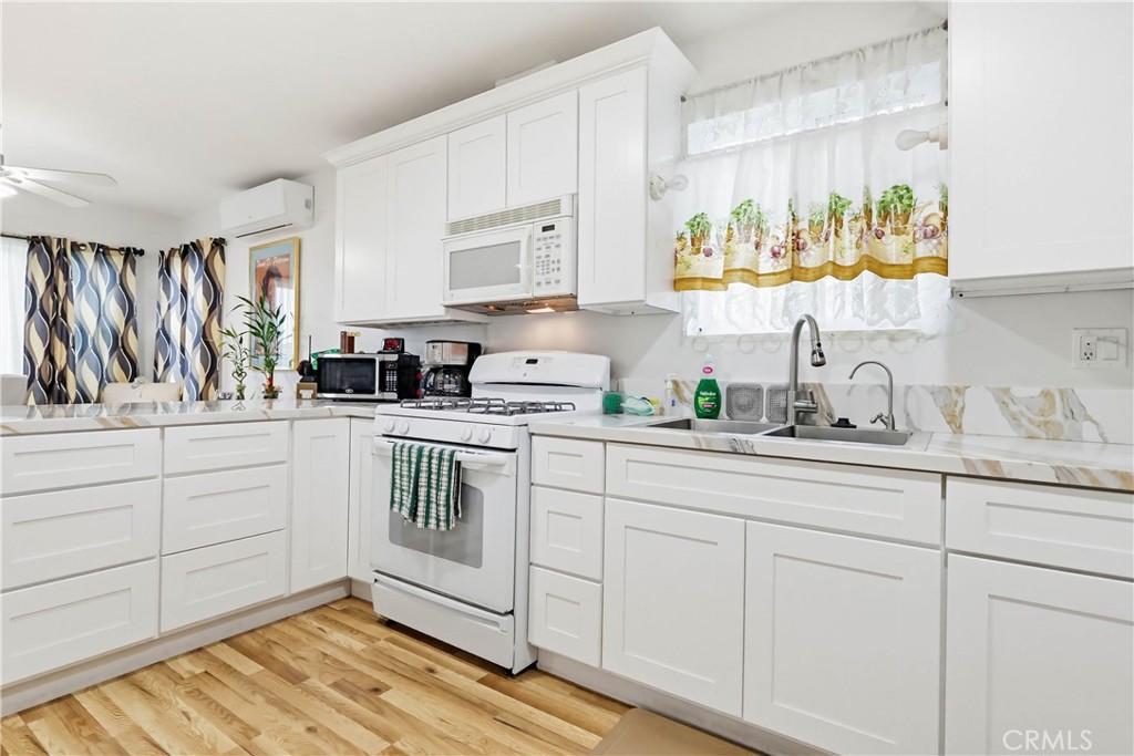 924 W 134th Place