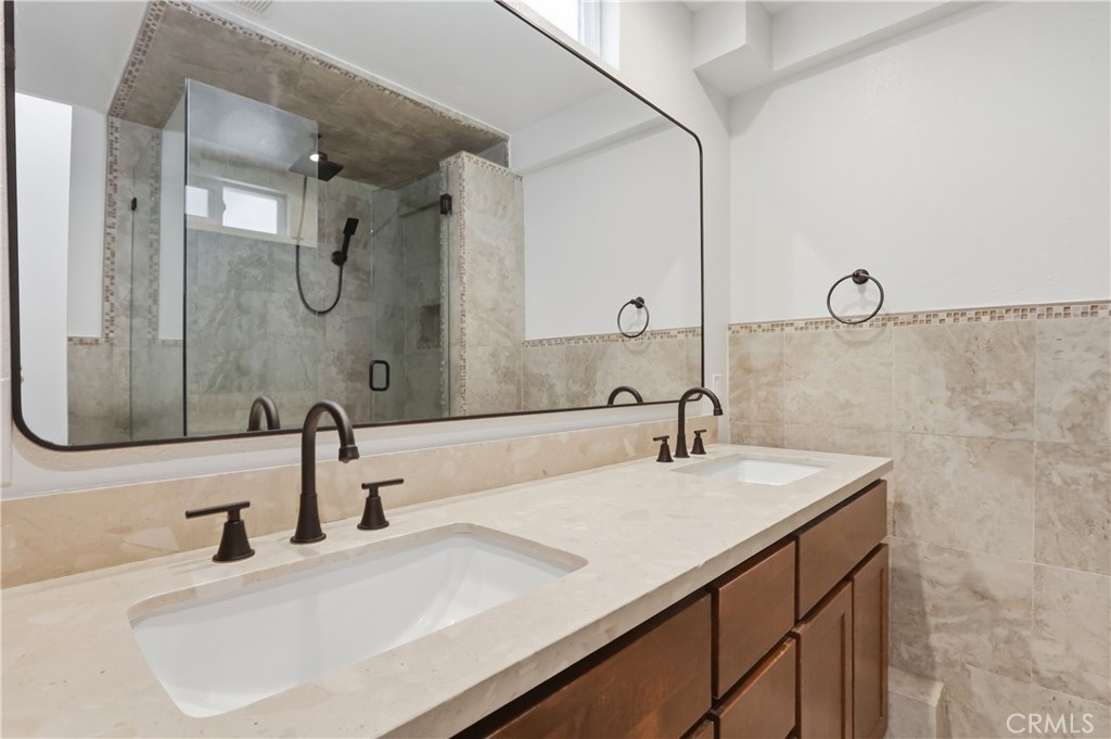 3407 W 189th