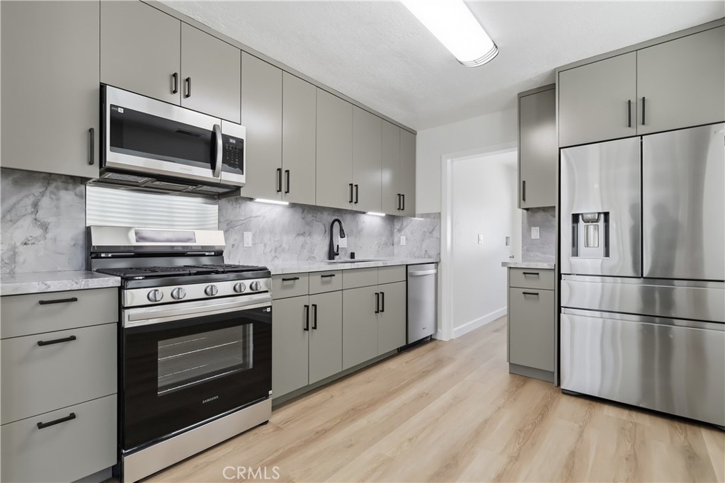 3407 W 189th