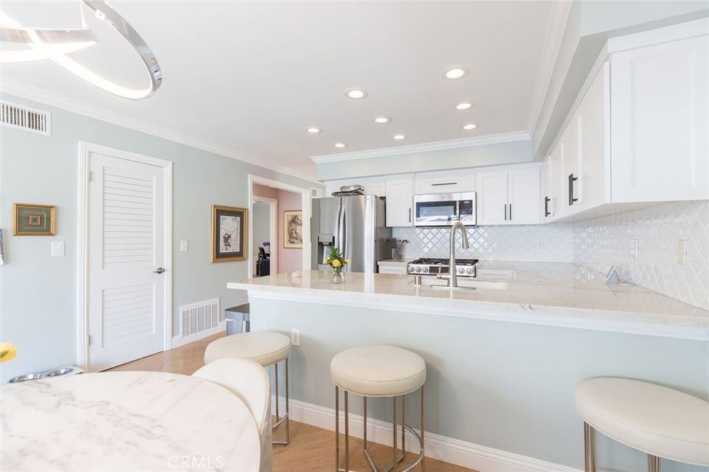 2805 Shoreview Circle