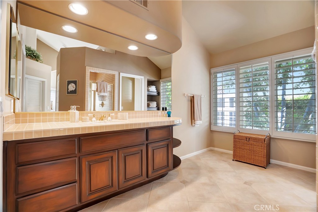 24876 Paseo Primario