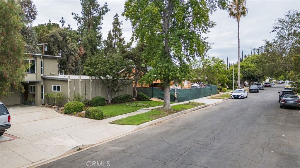 5724 Wish Avenue