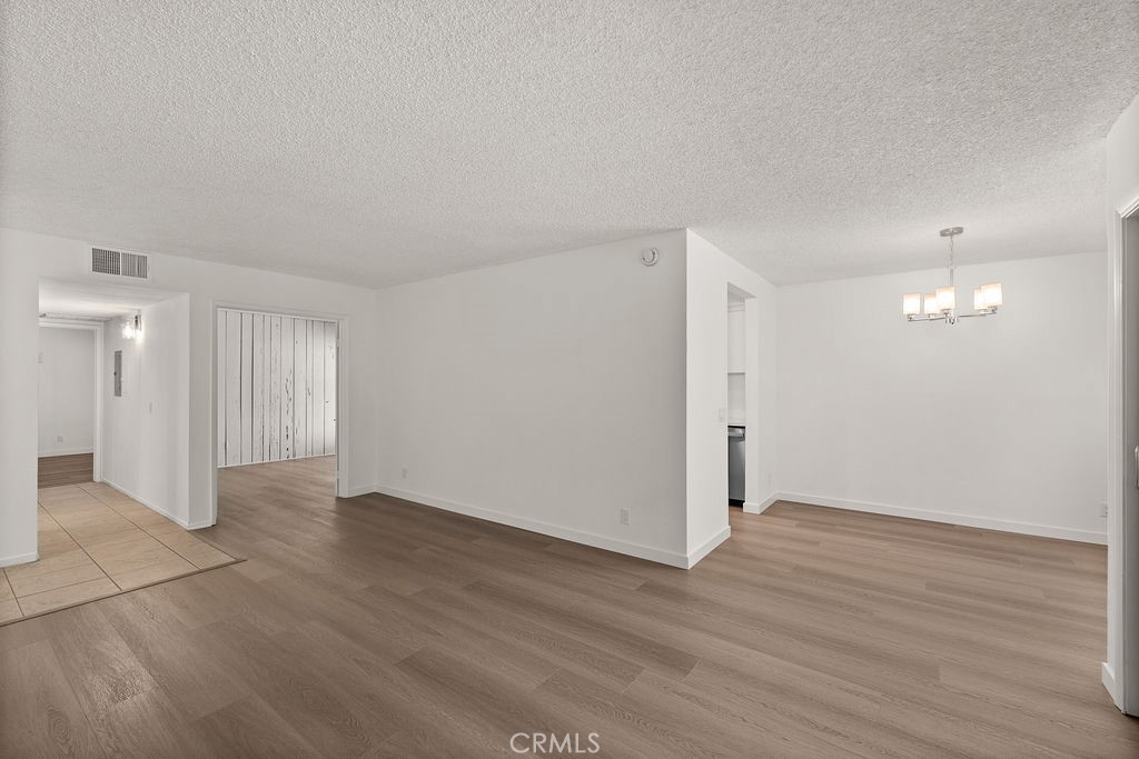 4716 Park Granada 198
