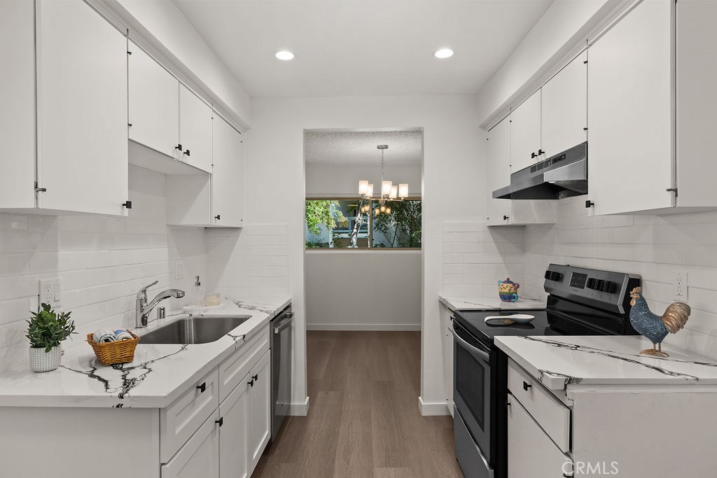 4716 Park Granada 198