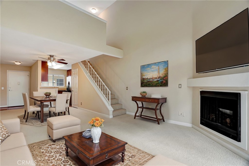 5510 Owensmouth Avenue 328