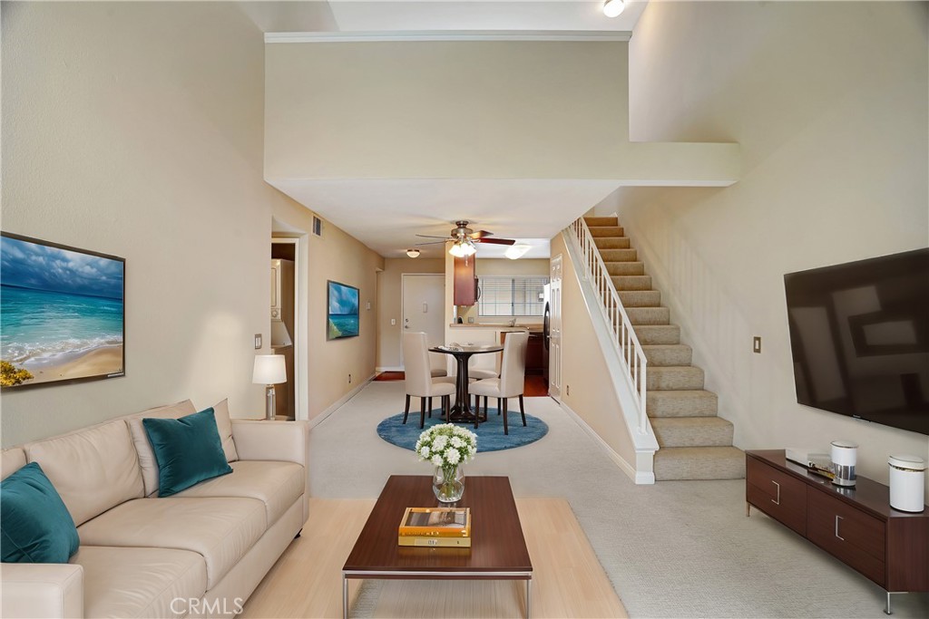 5510 Owensmouth Avenue 328