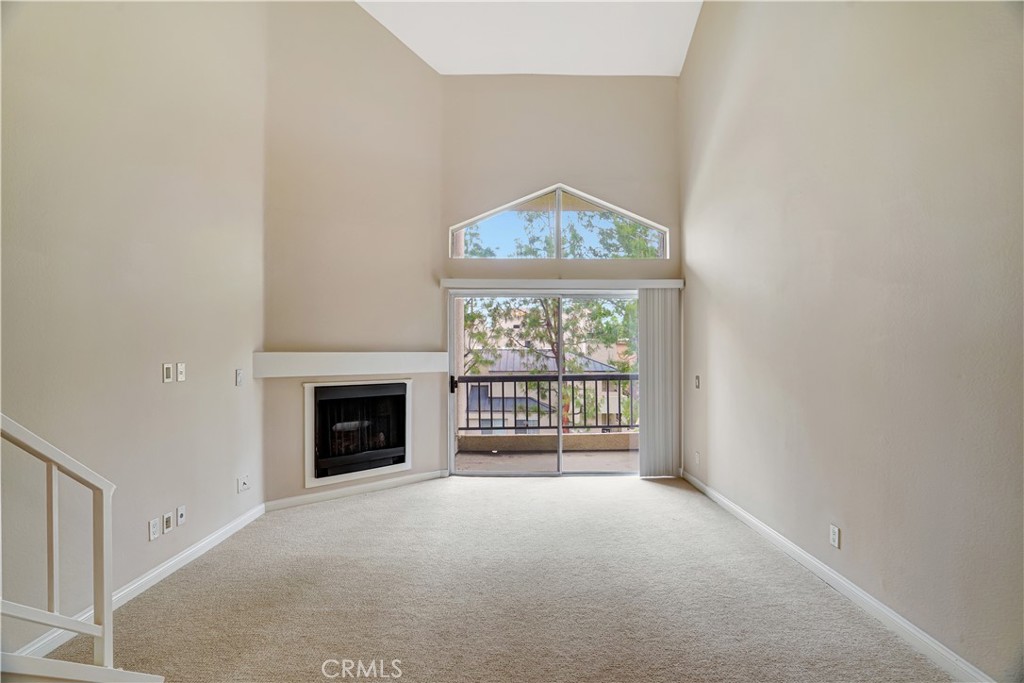 5510 Owensmouth Avenue 328