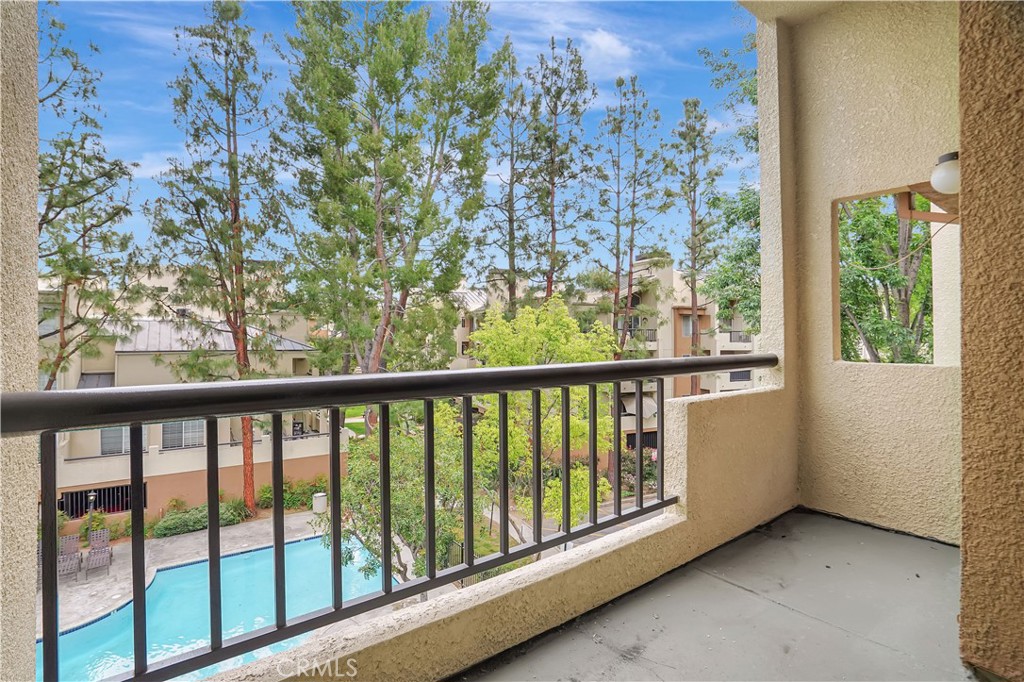 5510 Owensmouth Avenue 328