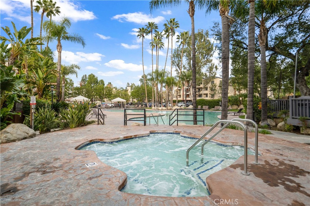 5510 Owensmouth Avenue 328