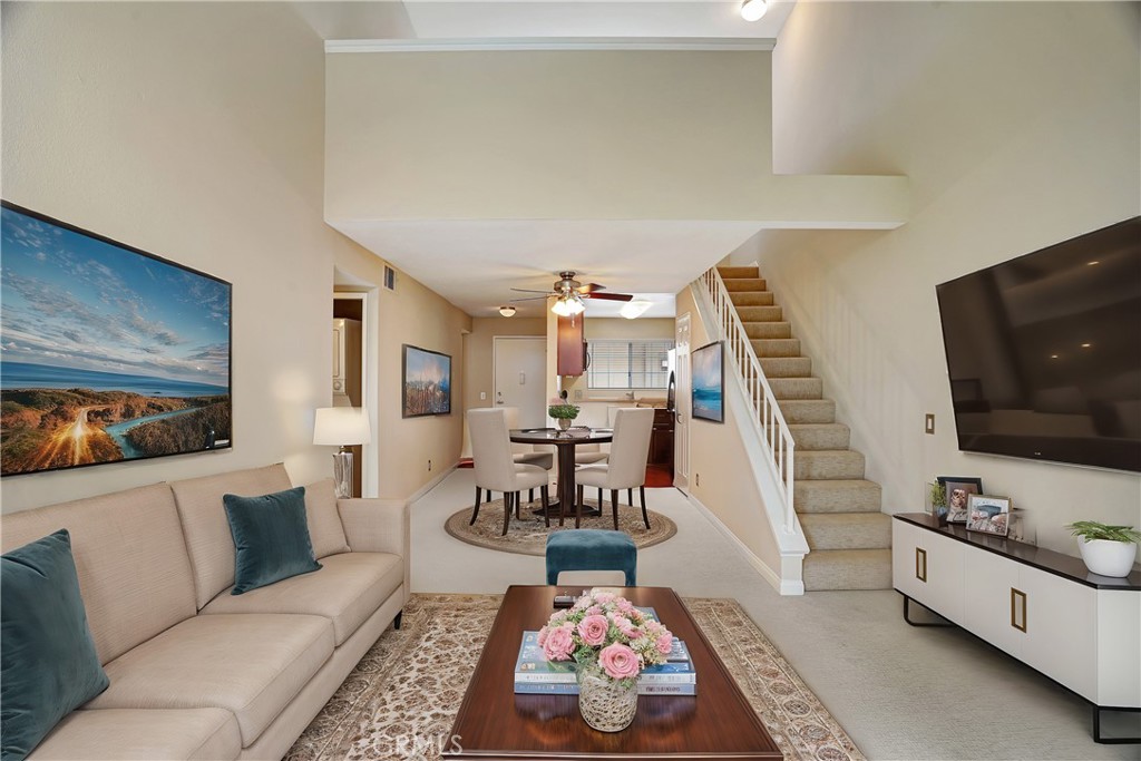 5510 Owensmouth Avenue 328