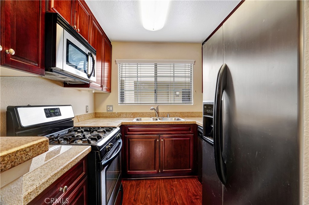 5510 Owensmouth Avenue 328
