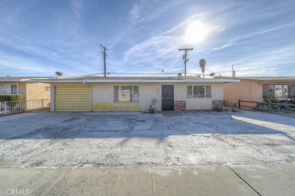 221 W Mayberry Avenue