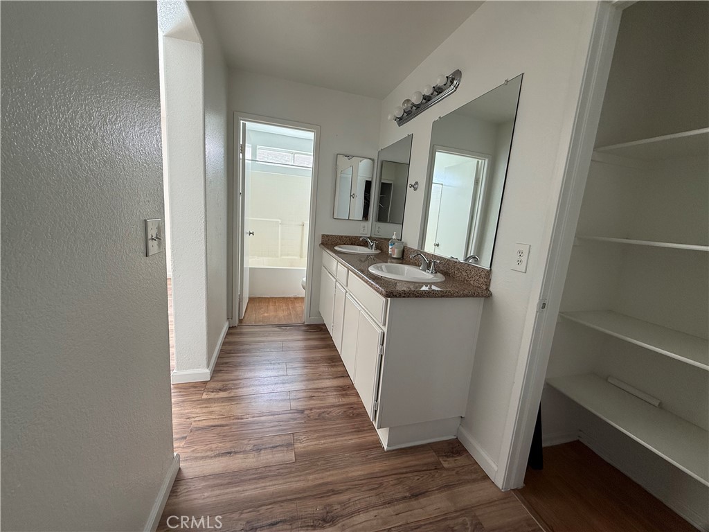 11711 Cliffwood